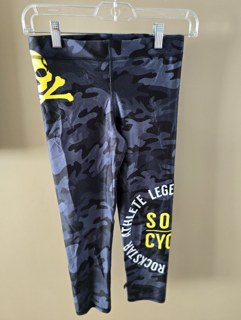 SOULCYCLE By Terez Black & Yellow Camo Athletic Leggings Capris. NWT. XS